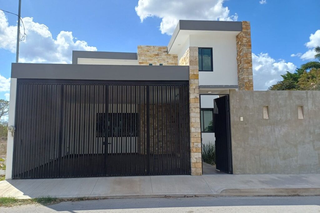 Casa en venta en dzitya Mérida de dos pisos y diseño moderno