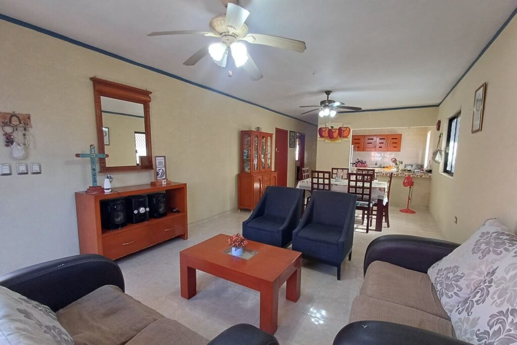 Sala amplia e iluminada en propiedad en venta en Francisco de Montejo Mérida