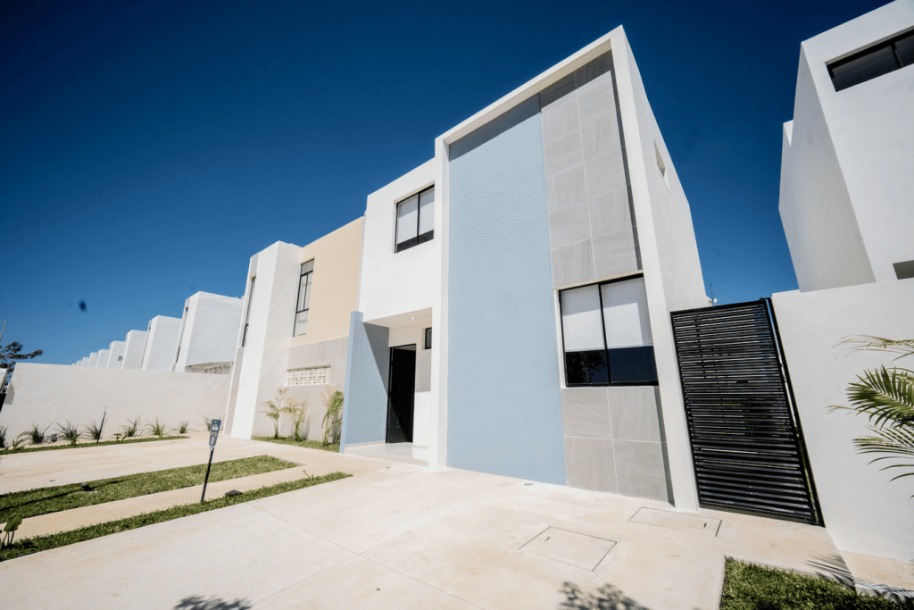 Fachada casas nuevas en Ciudad Caucel