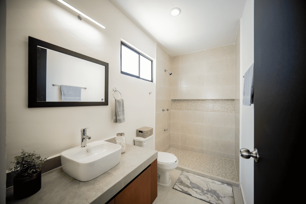 Baño moderno casas nuevas en Ciudad Caucel