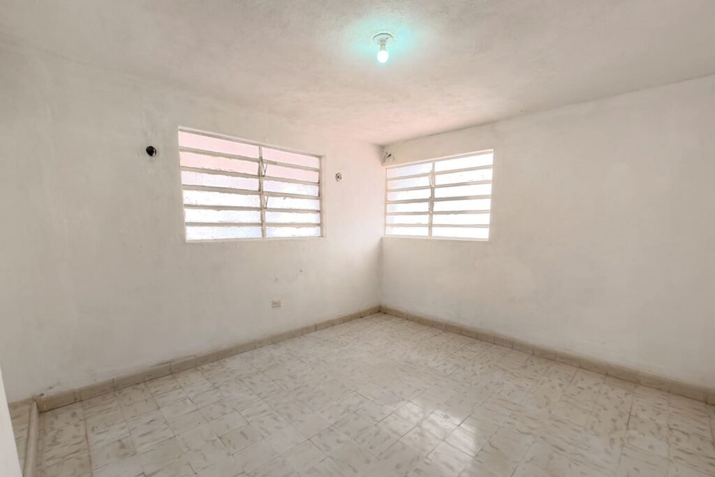 Recámara con 2 ventanales en casa en venta en Chuminópolis 
