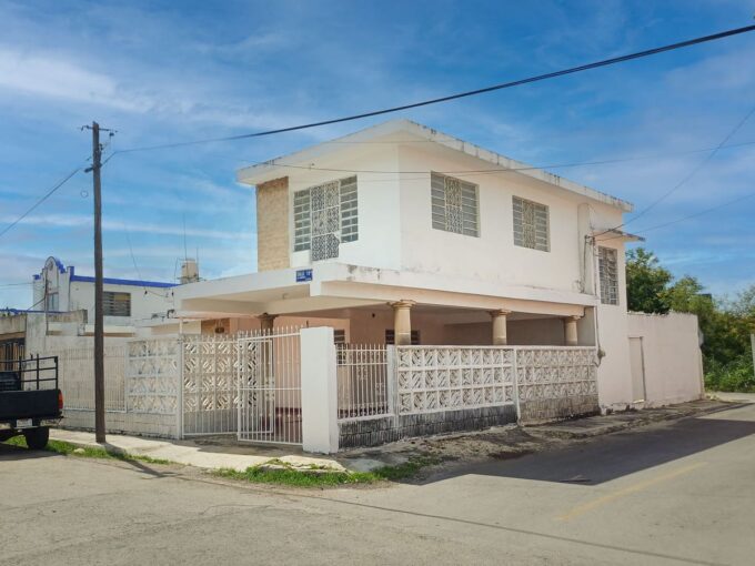 Fachada de Casa en venta en esquina Chuminópolis Mérida Yucatán